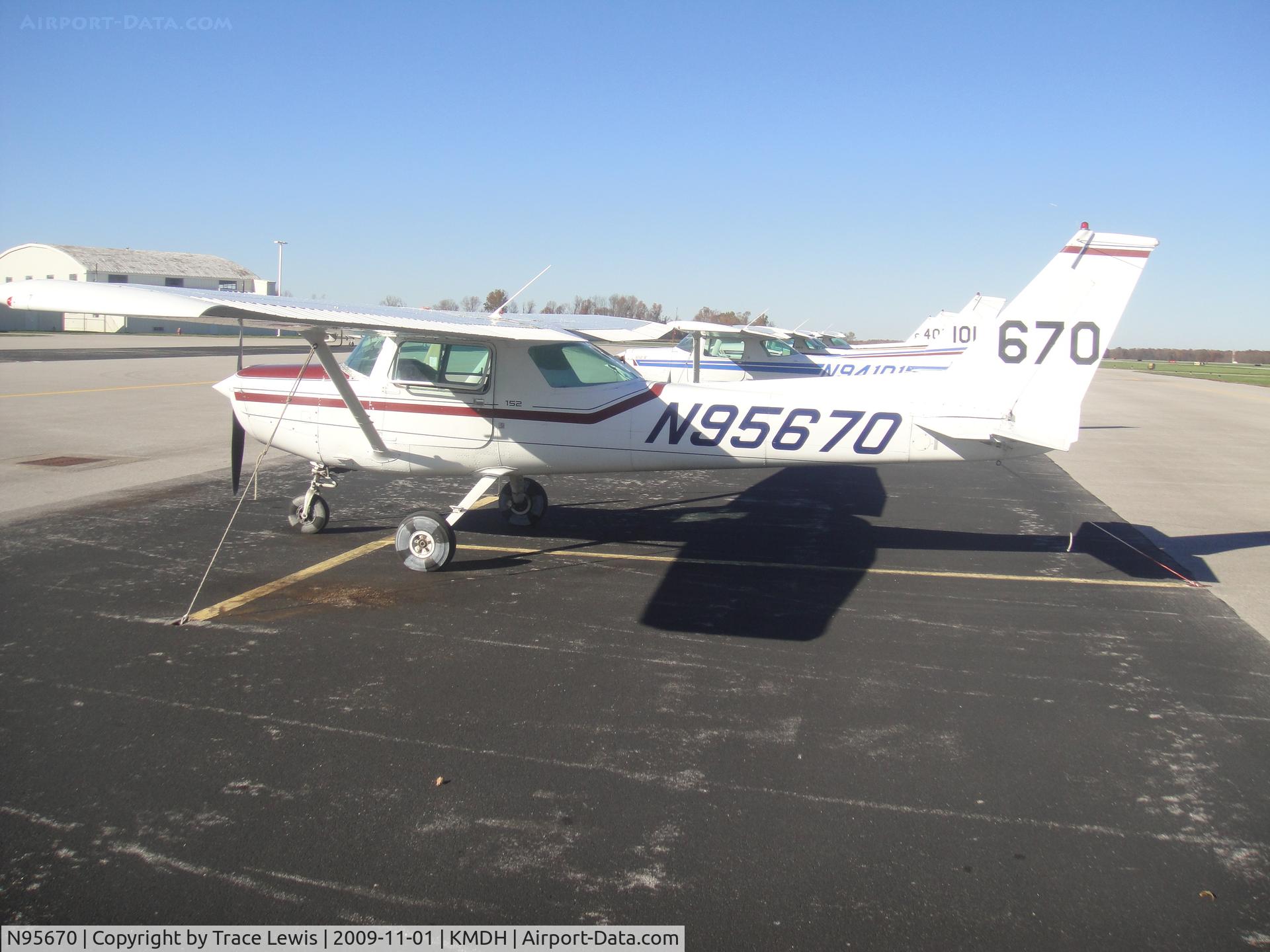 N95670, 1985 Cessna 152 C/N 15285957, Prior to practicing some spins