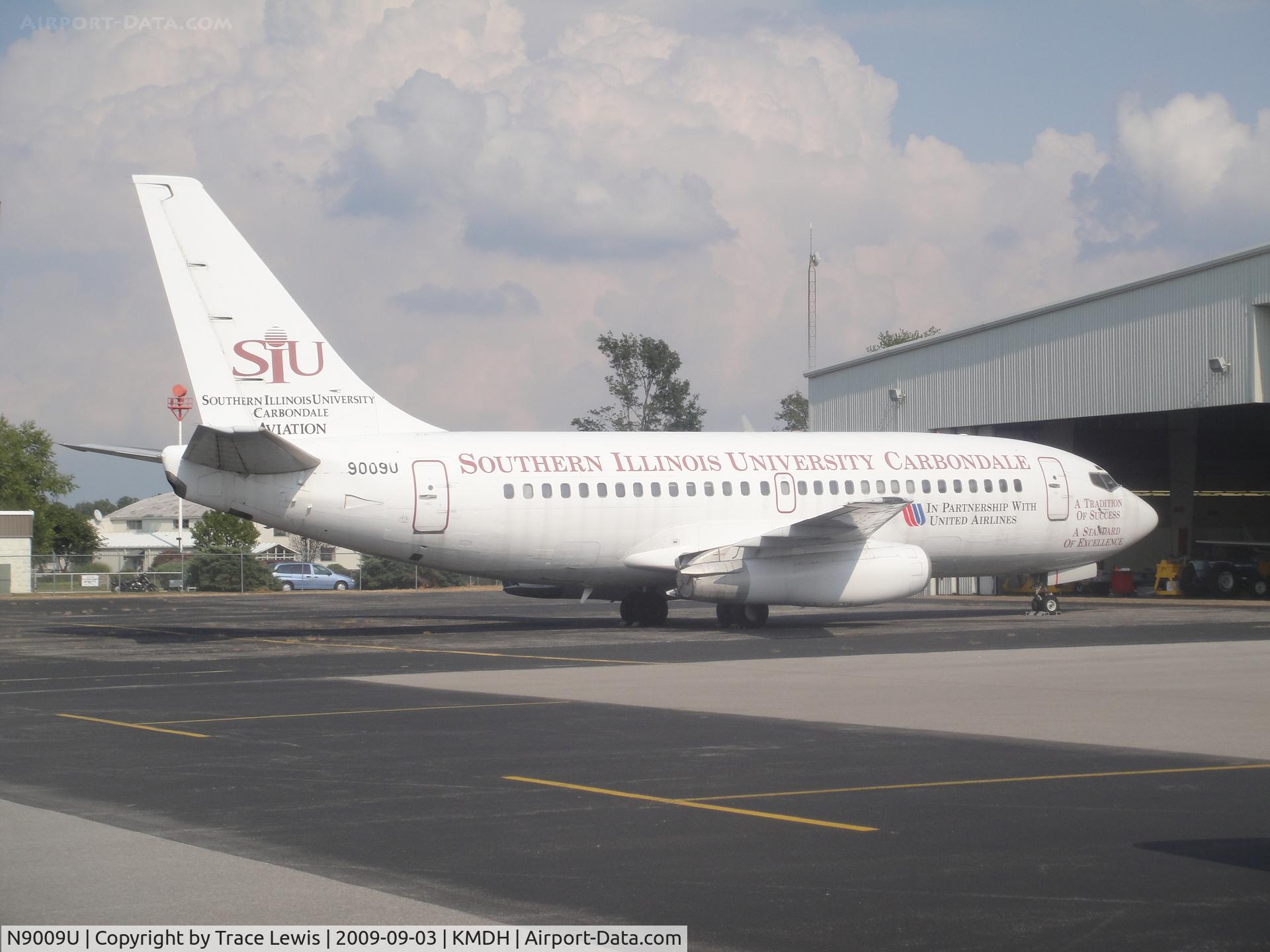 N9009U, Boeing 737-222 C/N 19047, At SIU, donated by UAL