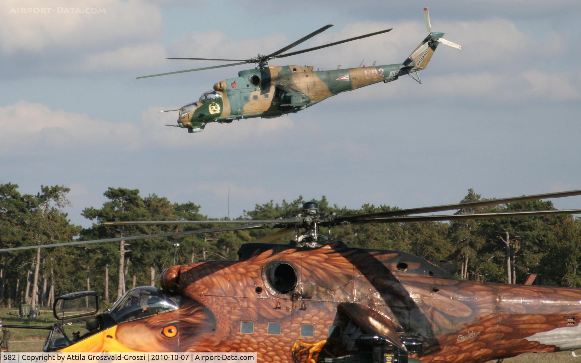 582, 1985 Mil Mi-24D Hind D C/N K220582, Veszprém, Jutas-Ujmajor. The Hungarian airforce is his practising base.