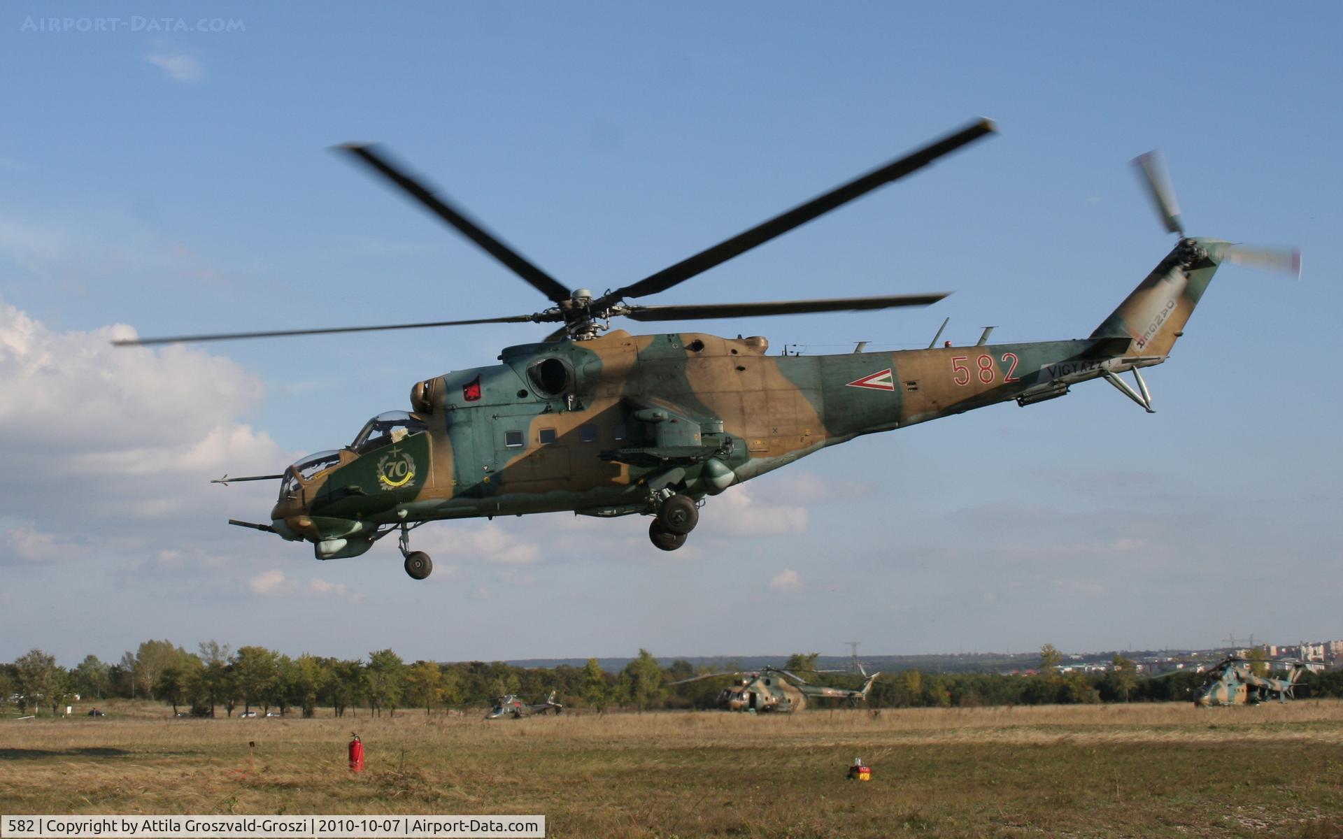 582, 1985 Mil Mi-24D Hind D C/N K220582, Veszprém, Jutas-Ujmajor. The Hungarian airforce is his practising base.