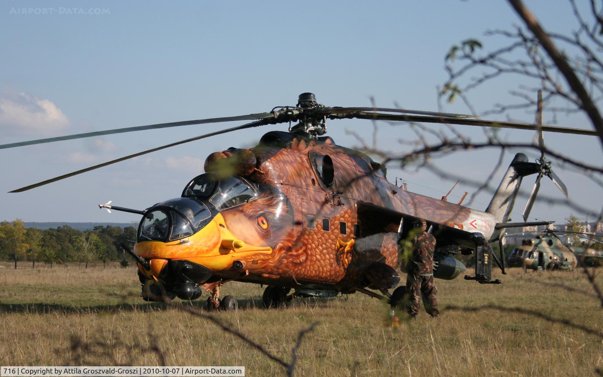 716, Mil Mi-24V Hind E C/N 220716, Veszprém, Jutas-Ujmajor. The Hungarian airforce is his practising base.