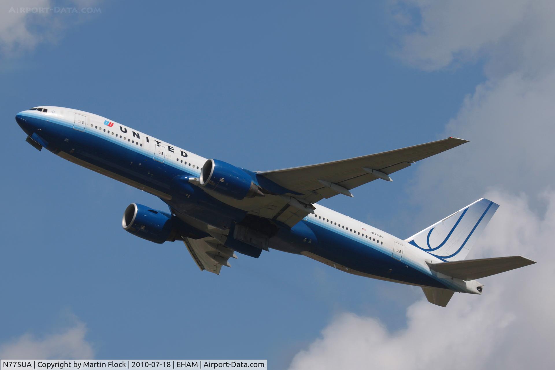 N775UA, 1995 Boeing 777-222 C/N 26947, .