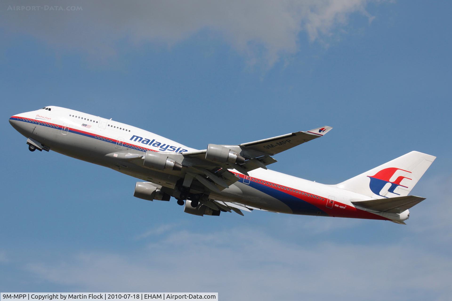 9M-MPP, 2002 Boeing 747-4H6 C/N 29900, .