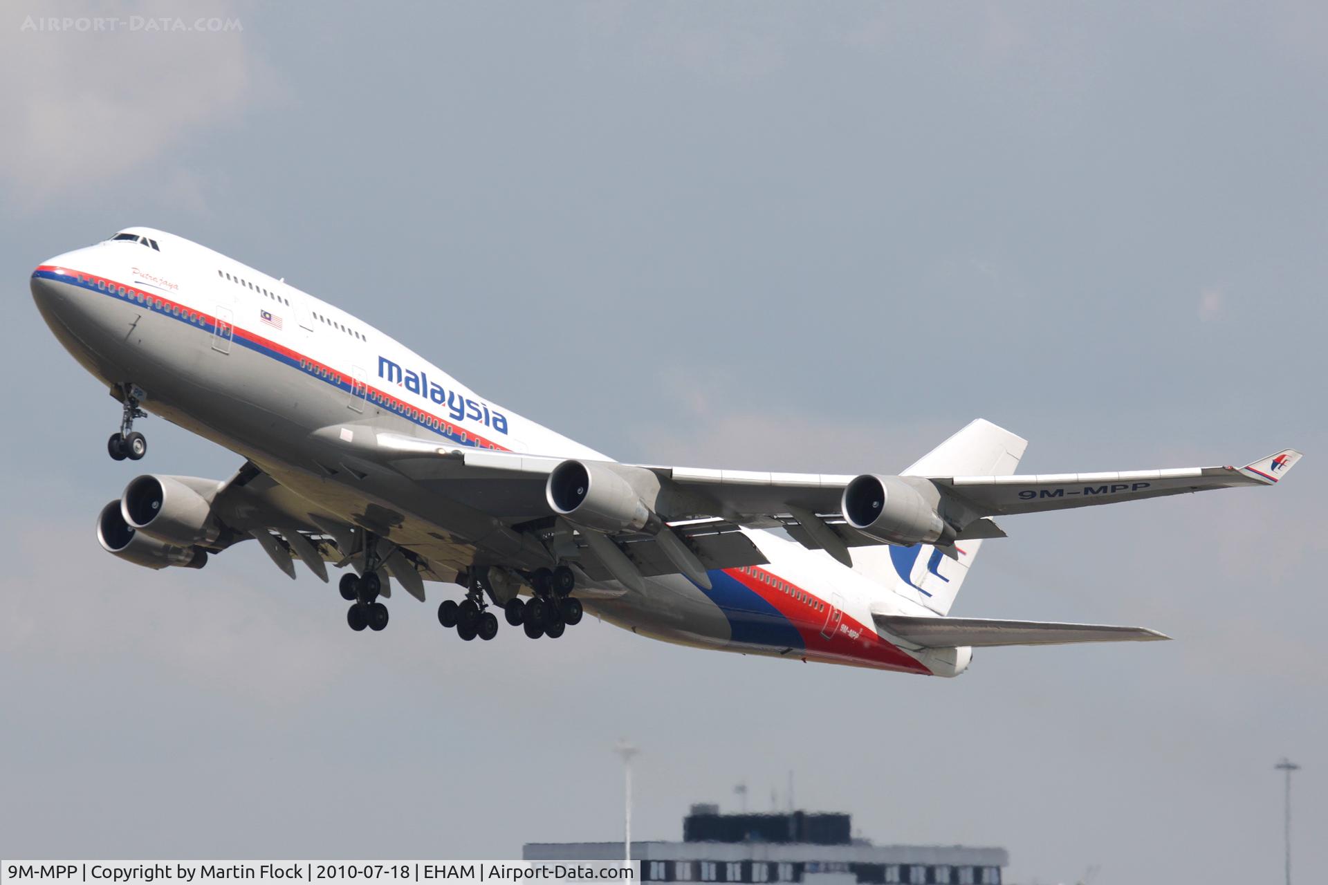 9M-MPP, 2002 Boeing 747-4H6 C/N 29900, .