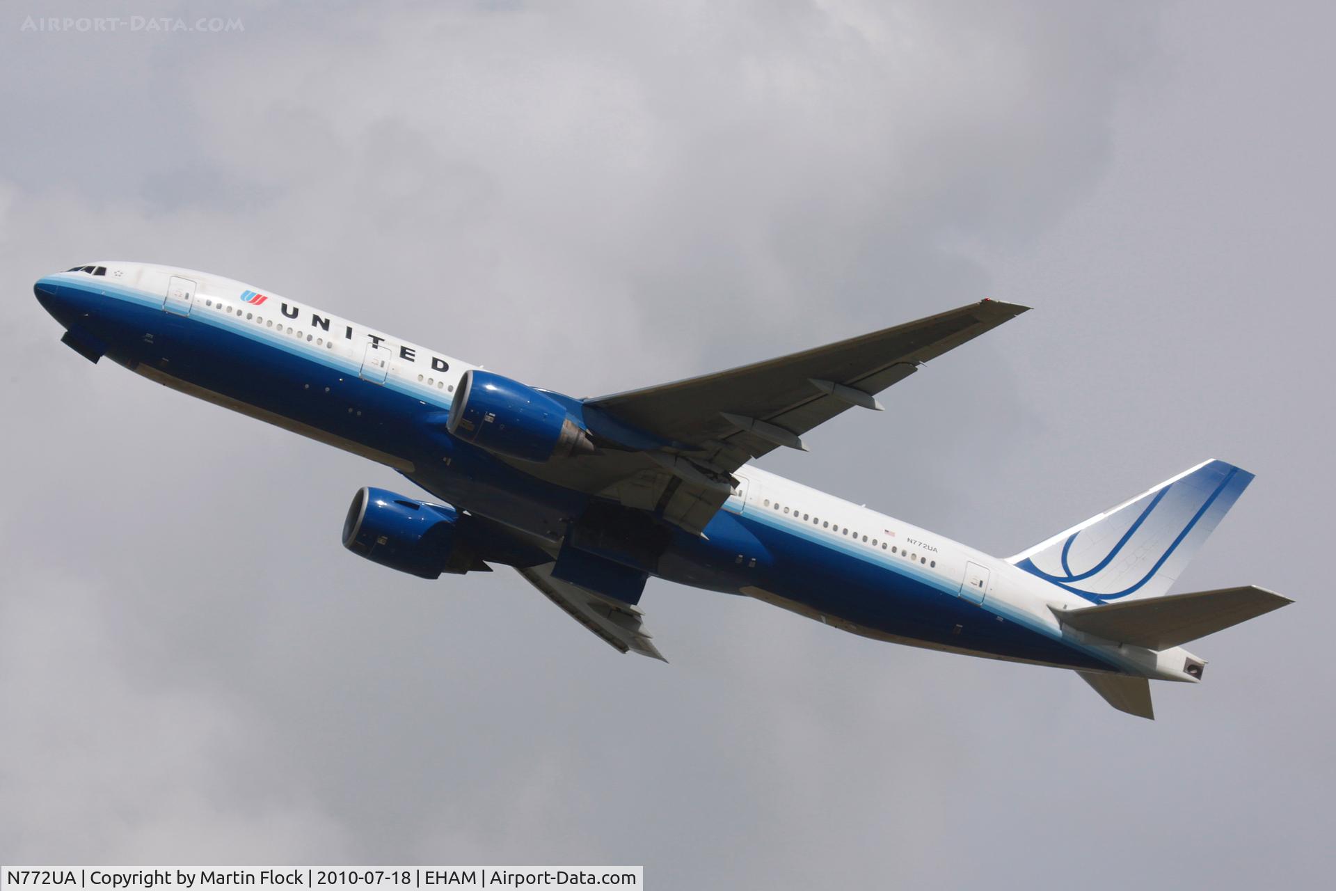 N772UA, 1995 Boeing 777-222 C/N 26930, .