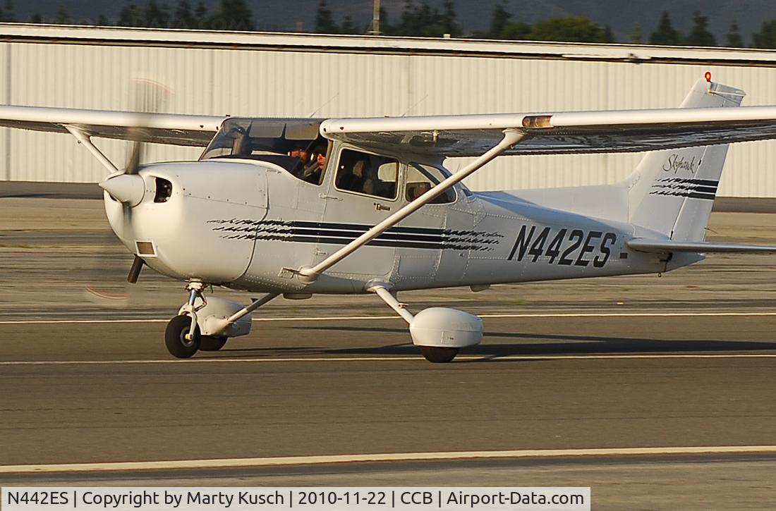 N442ES, 1998 Cessna 172R C/N 17280350, Departing Runway 24.