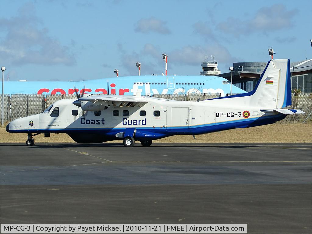 MP-CG-3, 1996 Hindustan Aeronautics Do-228-201 C/N 4074, Taxiing to rwy 12
