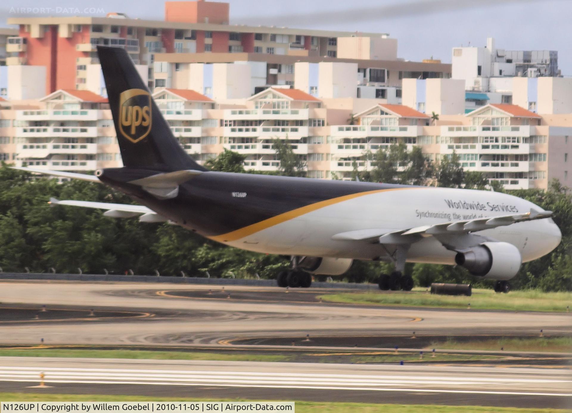 N126UP, 2000 Airbus A300F4-622R(F) C/N 0810, Waiting for take off