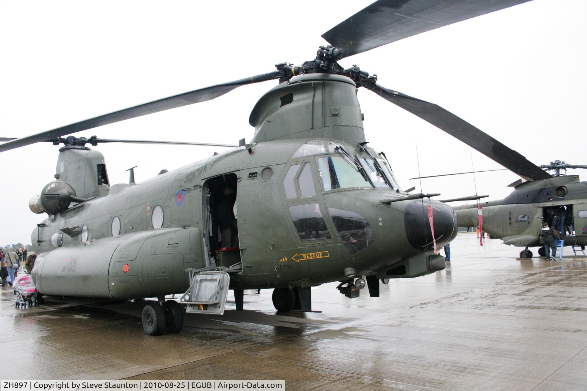 ZH897, Boeing Vertol Chinook HC.3 C/N M4476, Taken at RAF Benson Families Day (in the pouring rain) August 2010.