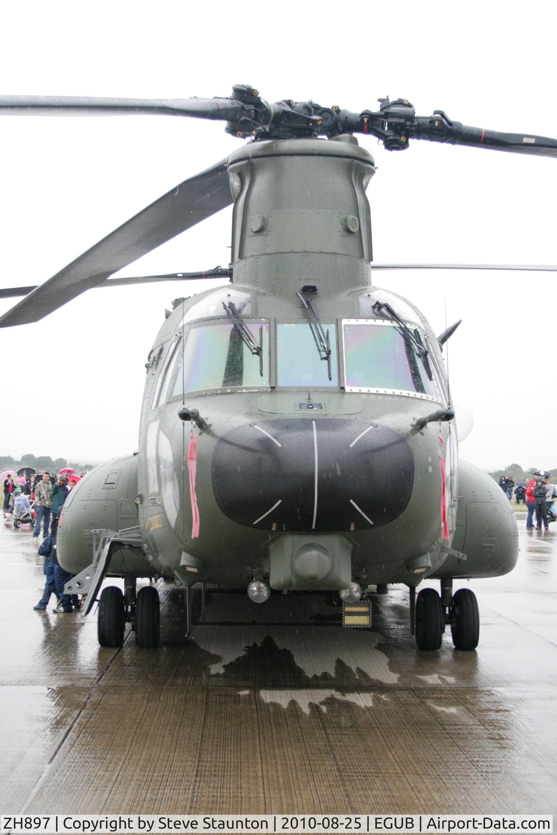 ZH897, Boeing Vertol Chinook HC.3 C/N M4476, Taken at RAF Benson Families Day (in the pouring rain) August 2010.