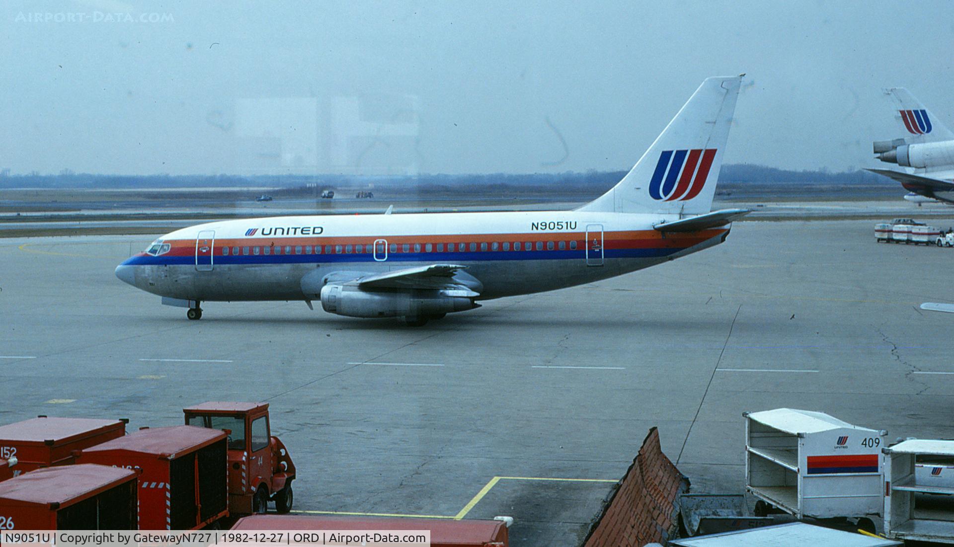 N9051U, 1969 Boeing 737-222 C/N 19932, Experimental bare belly paint scheme. Didn't last long.