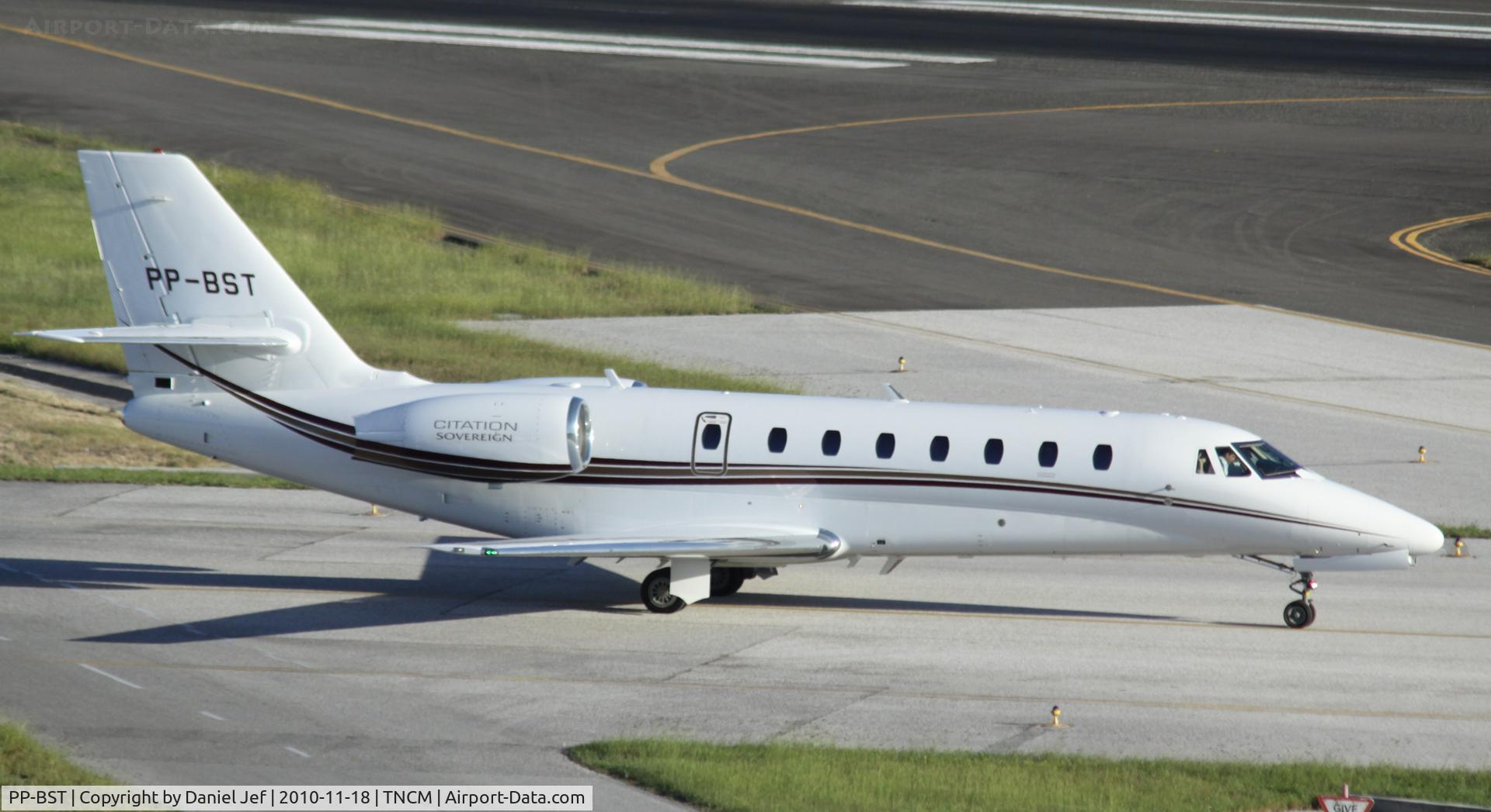 PP-BST, 2008 Cessna 680 Citation Sovereign C/N 680-0184, PP-BST taxing to parking after landing at TNCM