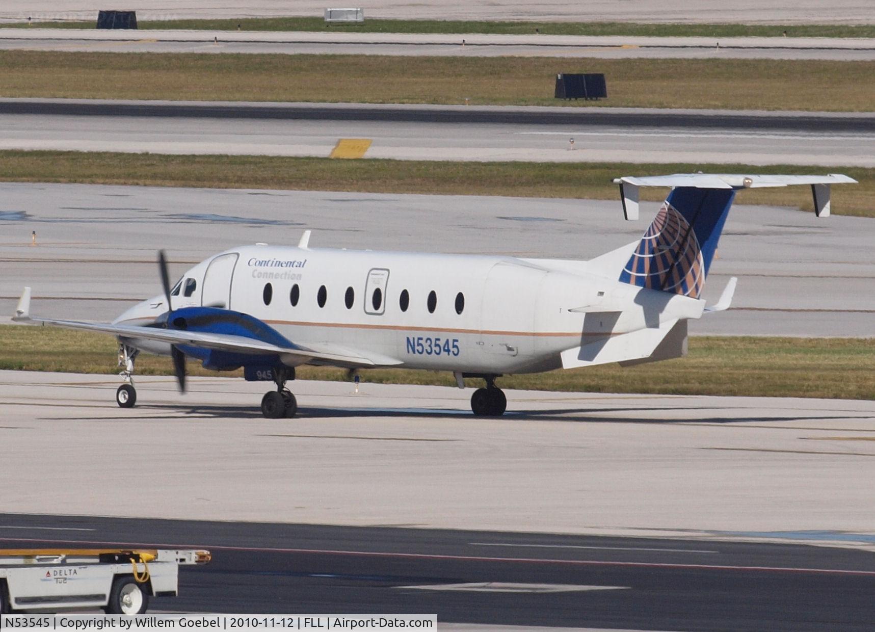 N53545, 1995 Beech 1900D C/N UE-185, Taxi for take off on Frt. Lauderdale Airport(FLL)