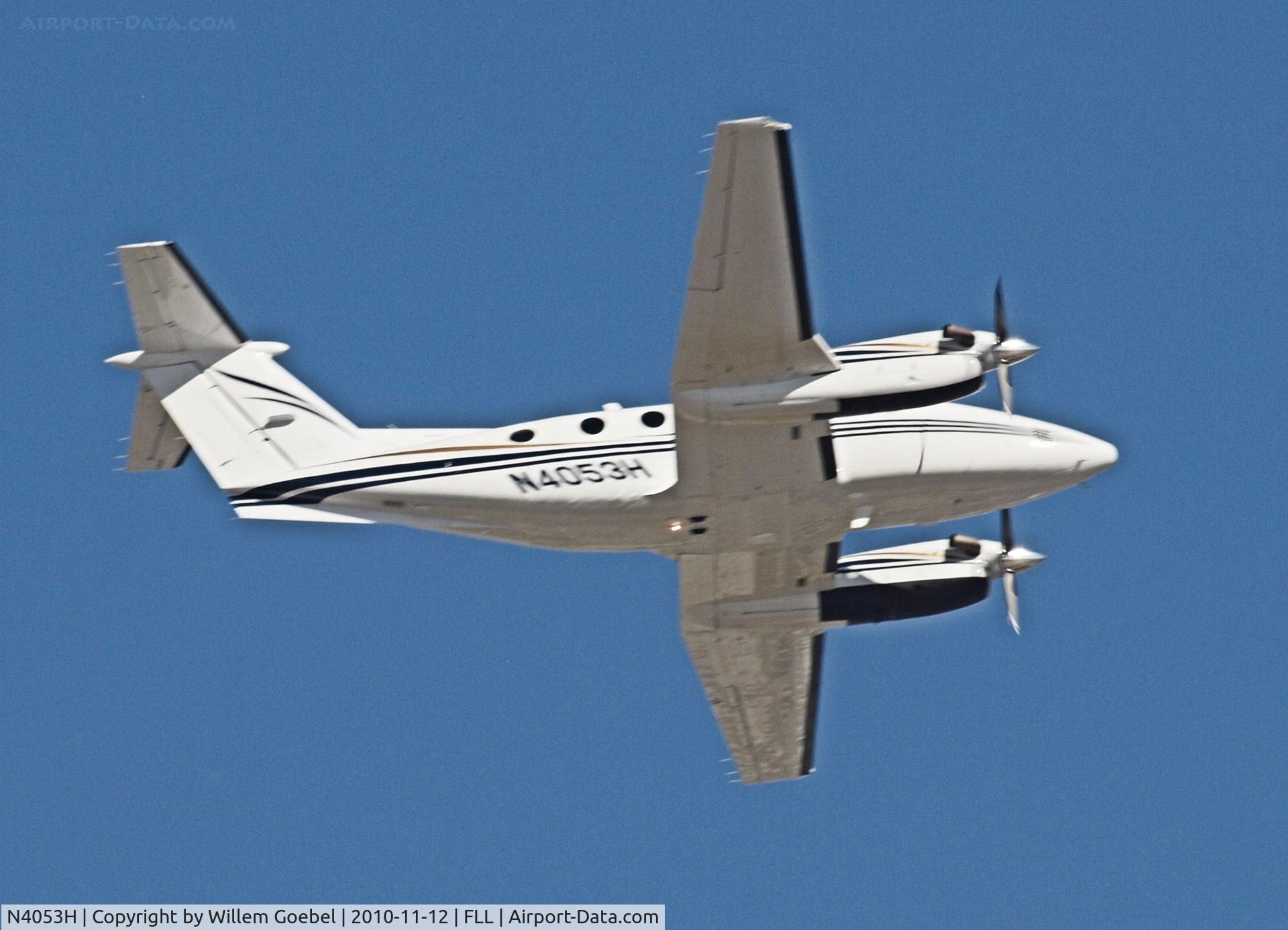 N4053H, 2001 Raytheon Aircraft Company B200 C/N BB-1774, Take off on Frt. Lauderdale Airport(FLL)