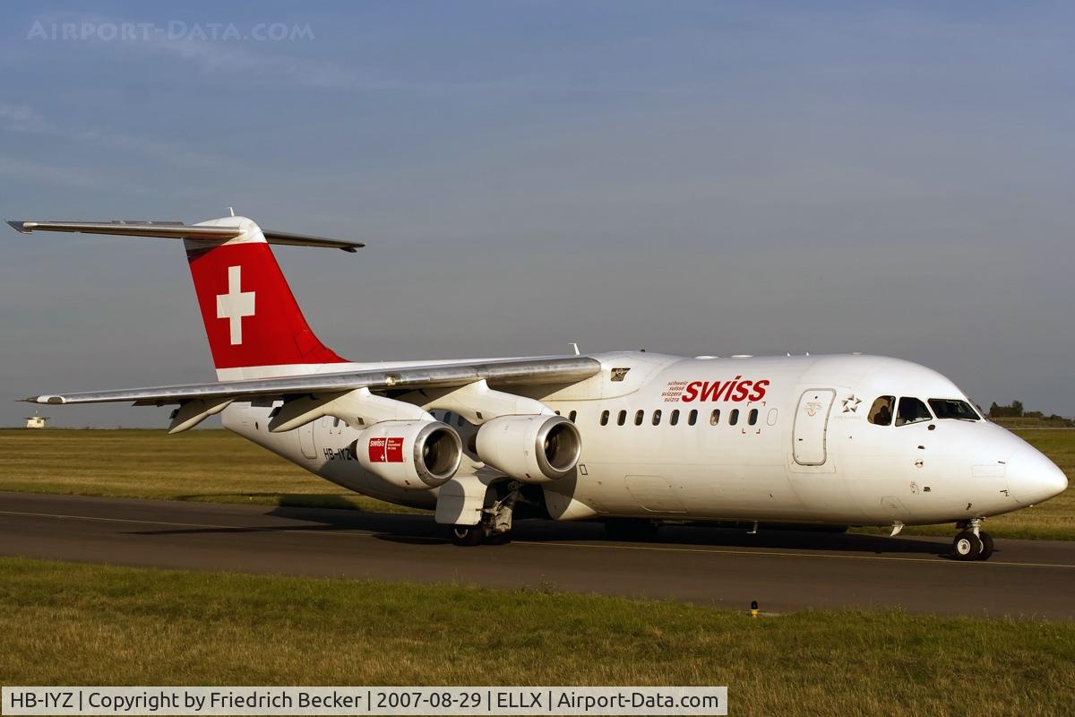 HB-IYZ, 1998 British Aerospace Avro 146-RJ100 C/N 0338, taxying to the active