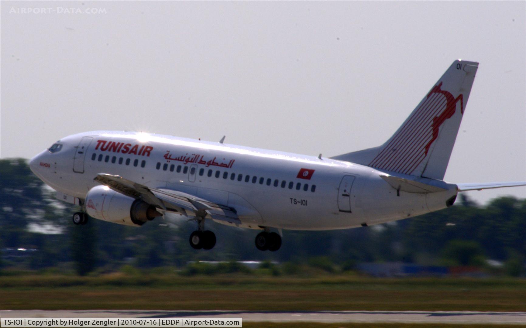 TS-IOI, 1994 Boeing 737-5H3 C/N 27257, Coming down to rwy 08L after a straight northern flight from Monastir/Tunesia.