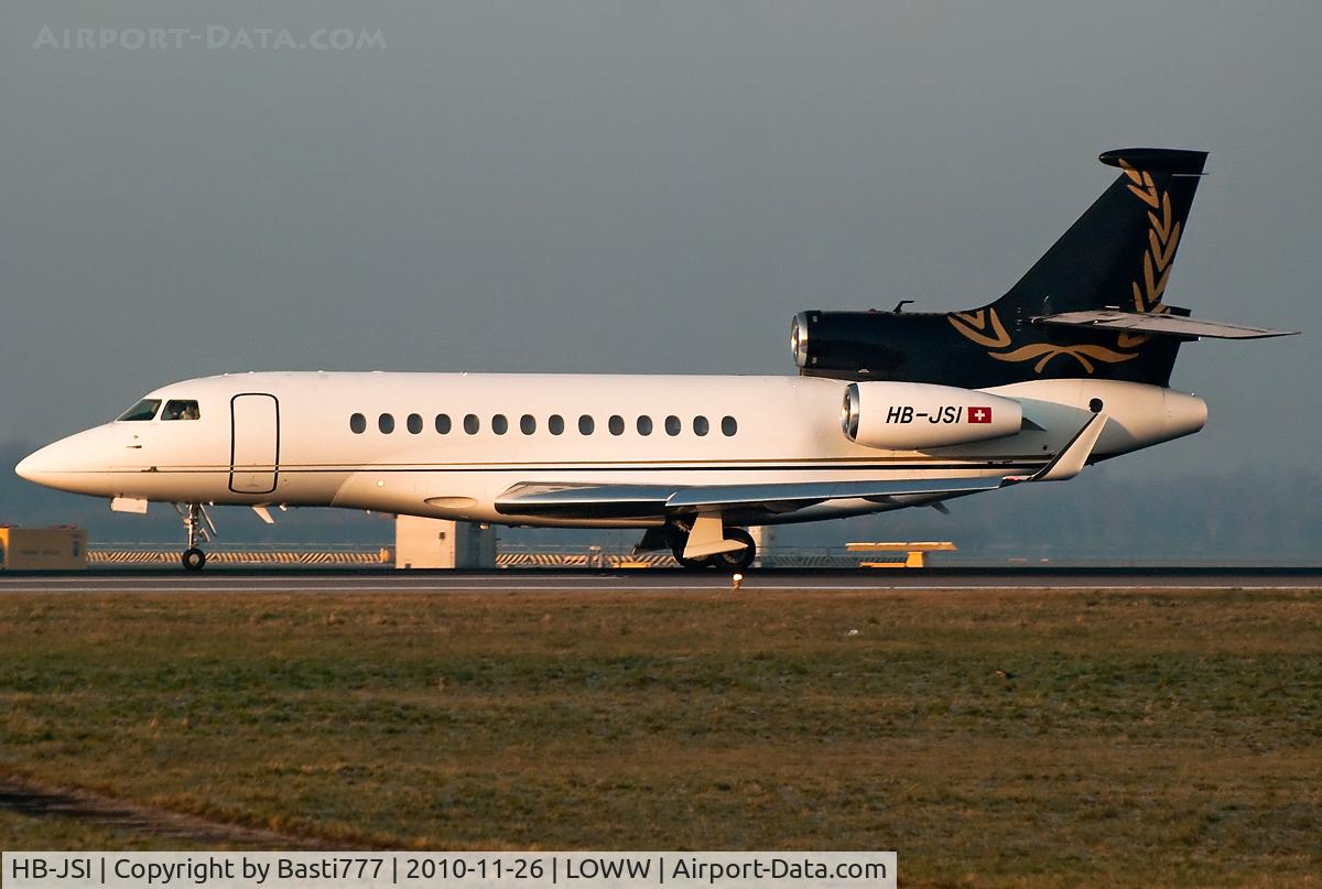 HB-JSI, 2008 Dassault Falcon 7X C/N 037, Dassault Falcon 7X at a cold and windy morning at Vienna