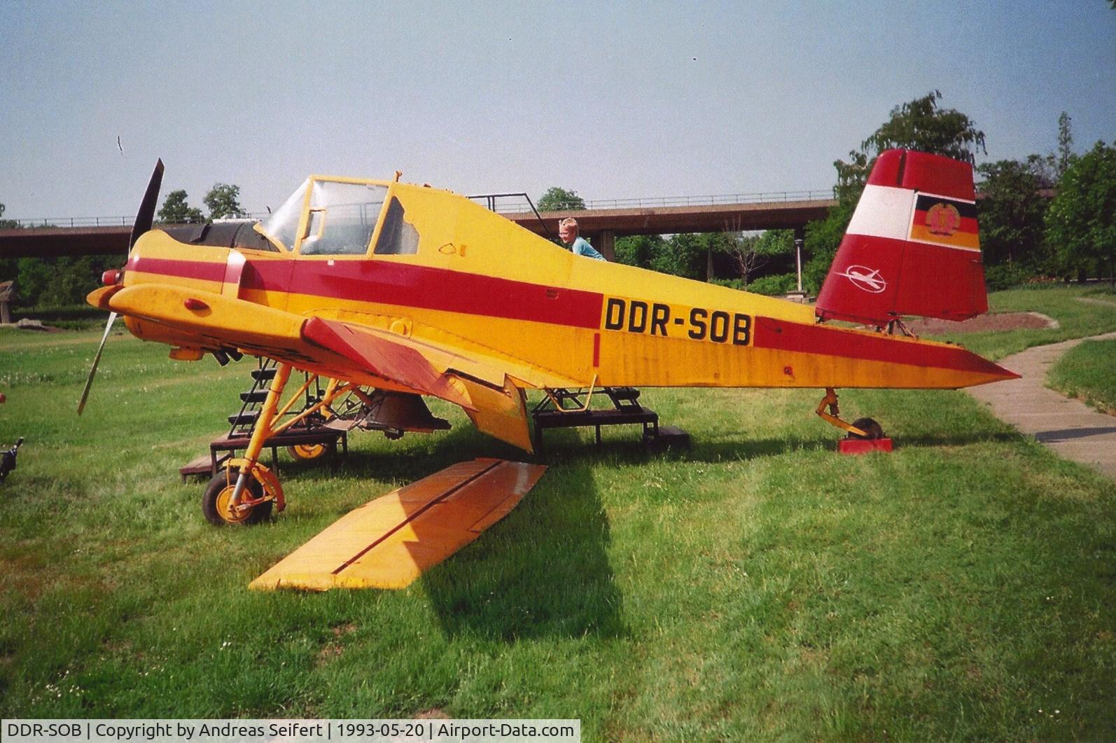 DDR-SOB, Let Z-37A Cmelak C/N 07-12, die Maschine wurde am 20.5.1993 auf dem AGRA Gelände in Leipzig-Markleeberg fotografiert