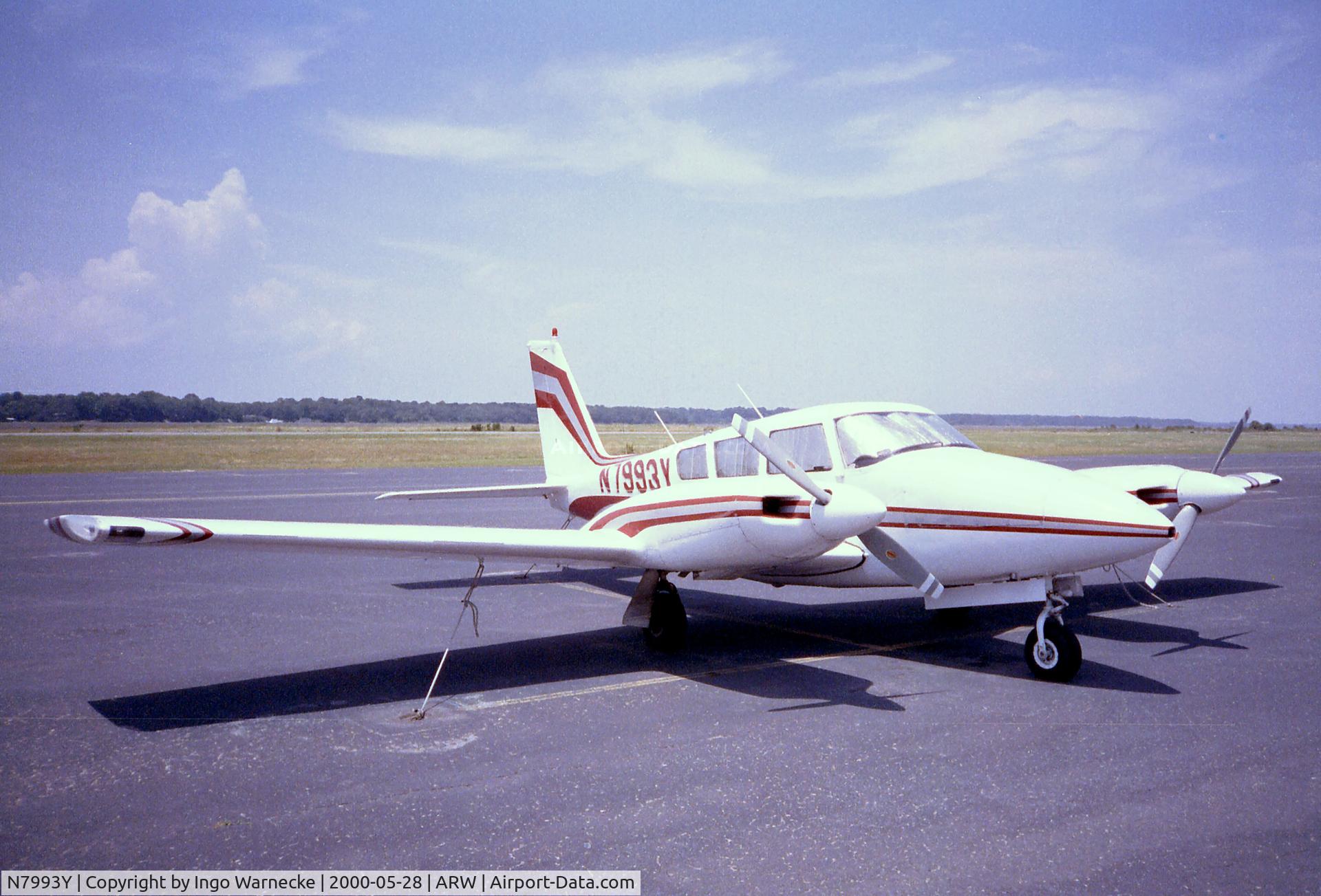 N7993Y, 1966 Piper PA-30 Twin Comanche Twin Comanche C/N 30-1098, Piper PA-30 Twin Comanche at Beaufort County airport SC