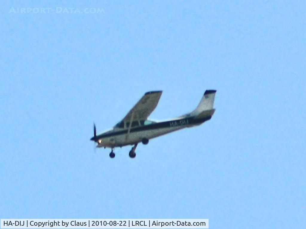 HA-DIJ, 1973 Cessna 182P Skylane C/N 182-61650, [EOS 450D / Tamrom 70-300 Maximum Zoom+Crop]