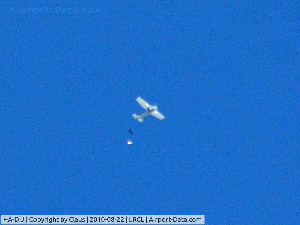 HA-DIJ, 1973 Cessna 182P Skylane C/N 182-61650, While lancing one man/woman [EOS 450D / Tamrom 70-300 Maximum Zoom+Crop]
