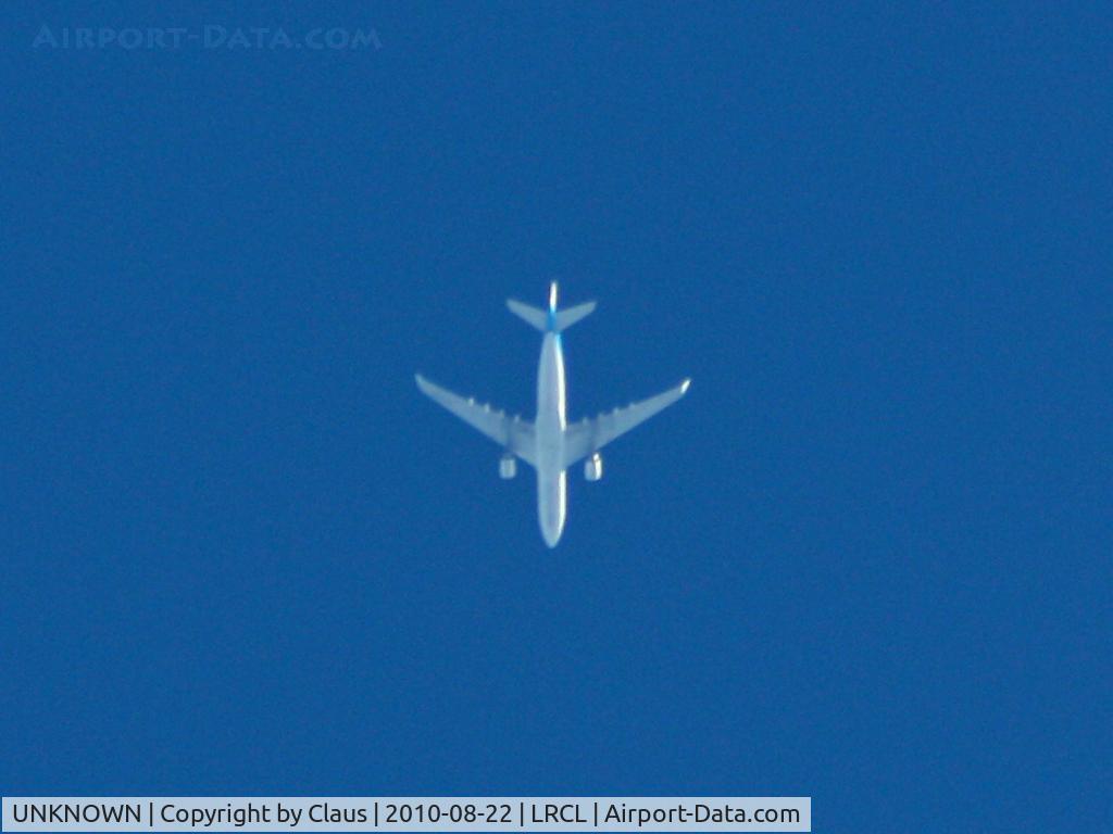 UNKNOWN, Contrails Various C/N Unknown, [EOS 450D / Tamrom 70-300 Maximum Zoom+Crop]