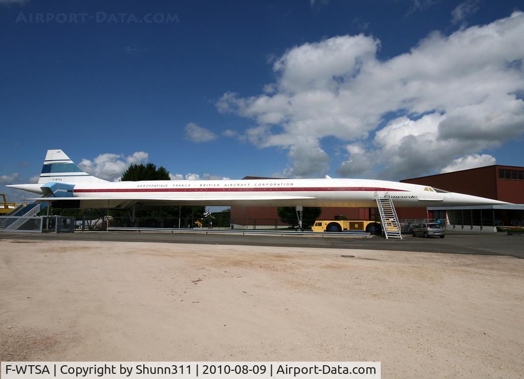 F-WTSA, 1973 Aerospatiale-BAC Concorde 101 C/N 02, Concorde replica preserved @ Hermeskeil Museum... Used as a bar...