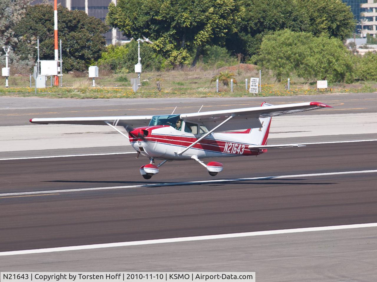 N21643, 1974 Cessna 172M C/N 17263982, N21643 arriving on RWY 21