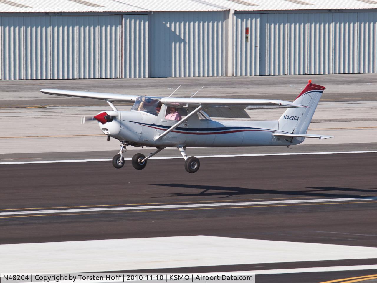 N48204, 1979 Cessna 152 C/N 15283301, N48204 arriving on RWY 21