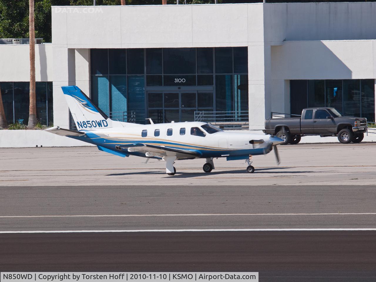 N850WD, Socata TBM-700 C/N 498, N850WD taxiing