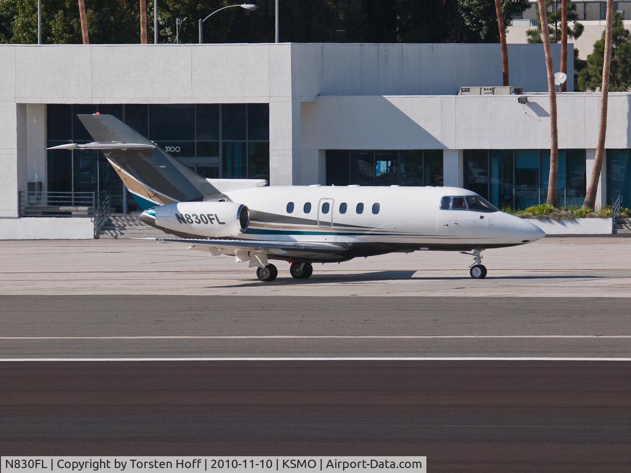 N830FL, 2000 Raytheon Hawker 800XP C/N 258483, N830FL taxiing