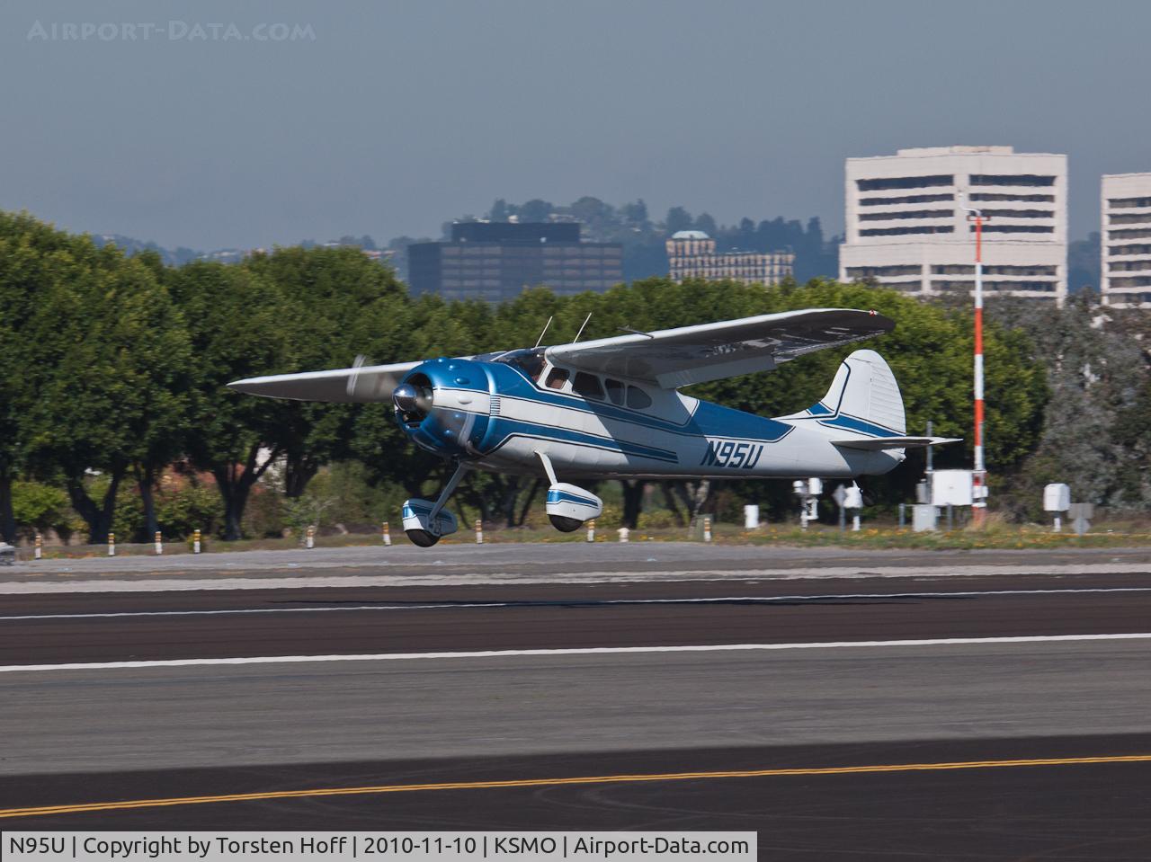N95U, 1951 Cessna 195A C/N 7714, N95U arriving on RWY 21