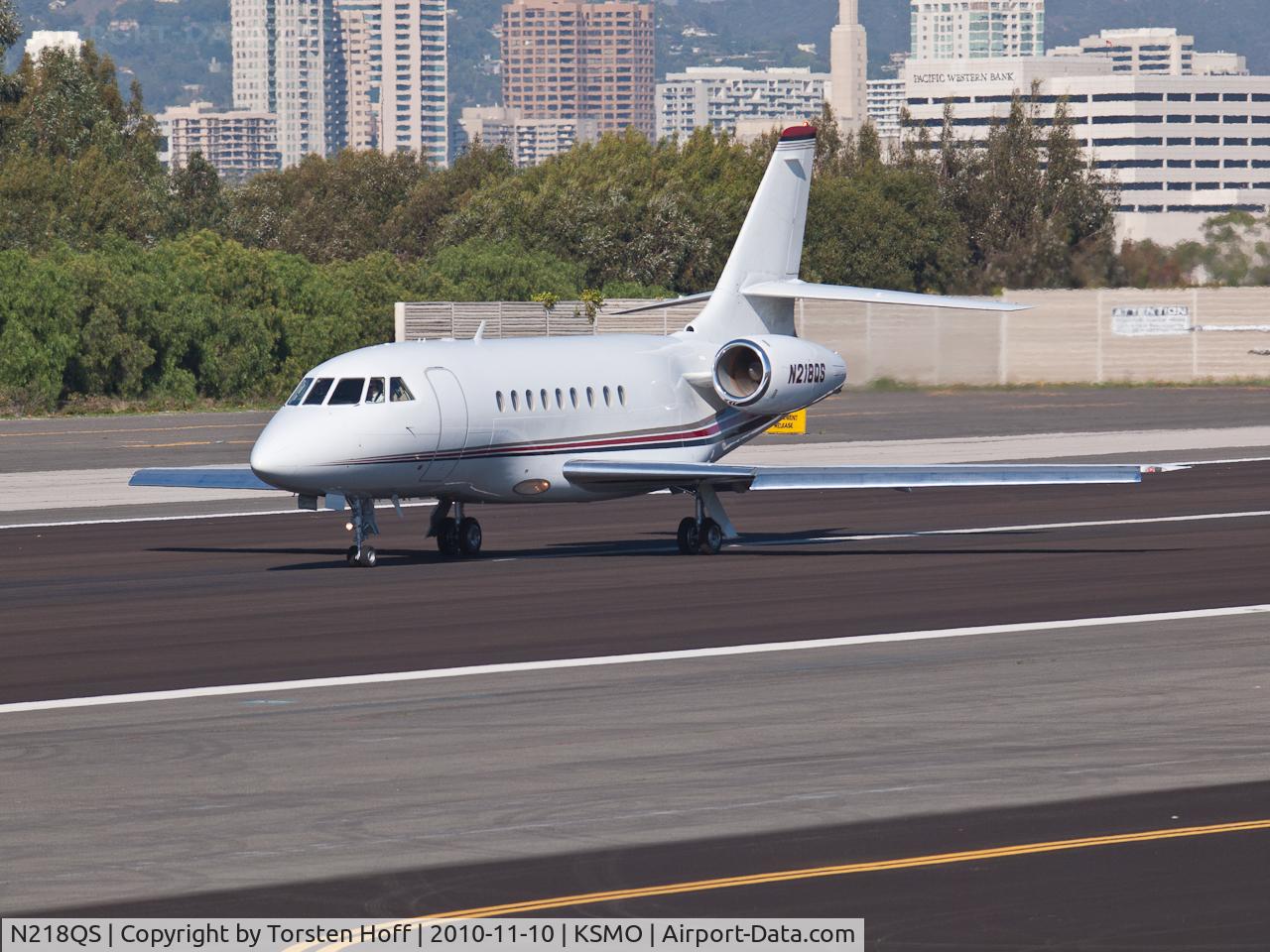 N218QS, 2000 Dassault Falcon 2000 C/N 118, N218QS departing from RWY 21