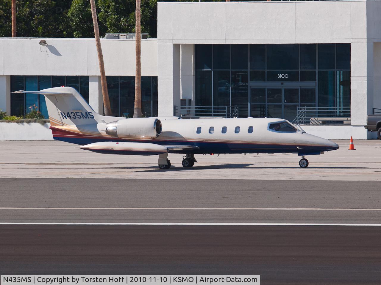 N435MS, 1978 Gates Learjet 35 C/N 054, N435MS taxiing