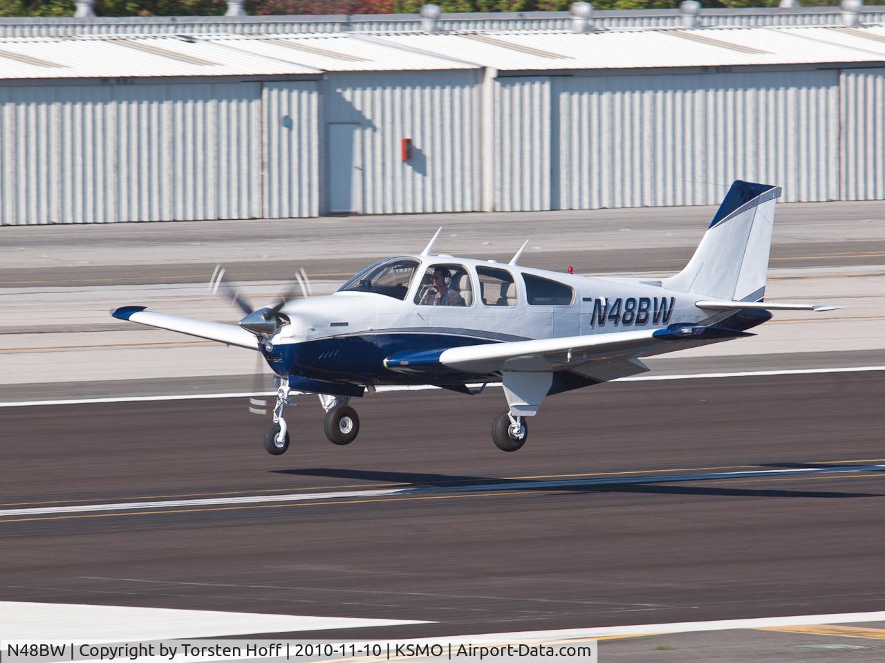 N48BW, 1975 Beech F33A Bonanza C/N CE-582, N48BW arriving on RWY 21