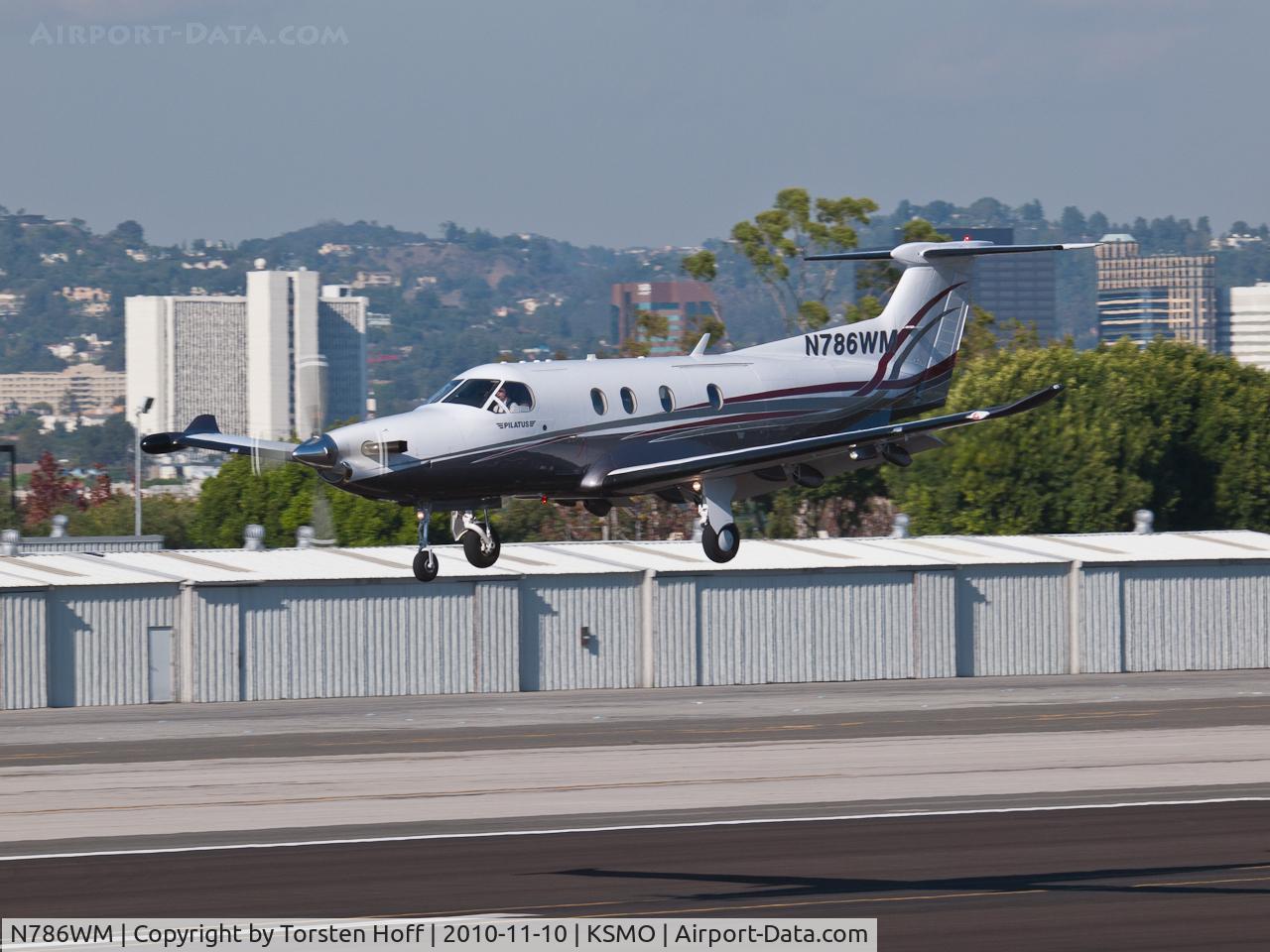 N786WM, 2007 Pilatus PC-12/47 C/N 786, N786WM arriving on RWY 21