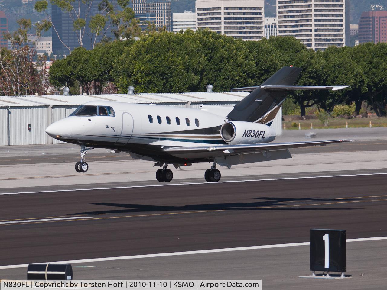 N830FL, 2000 Raytheon Hawker 800XP C/N 258483, N830FL arriving on RWY 21