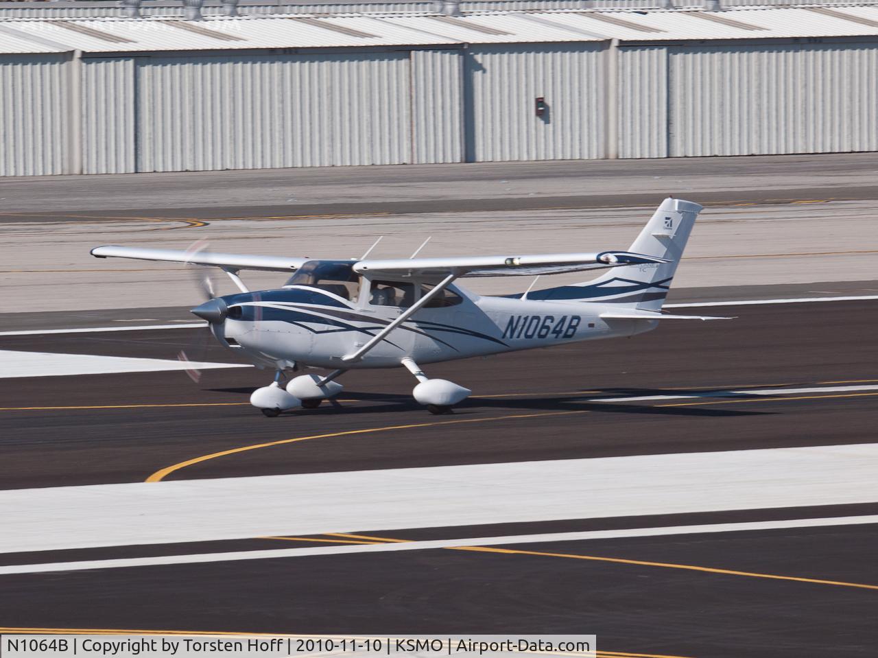 N1064B, 2007 Cessna T182T Turbo Skylane C/N T18208797, N1064B departing from RWY 21