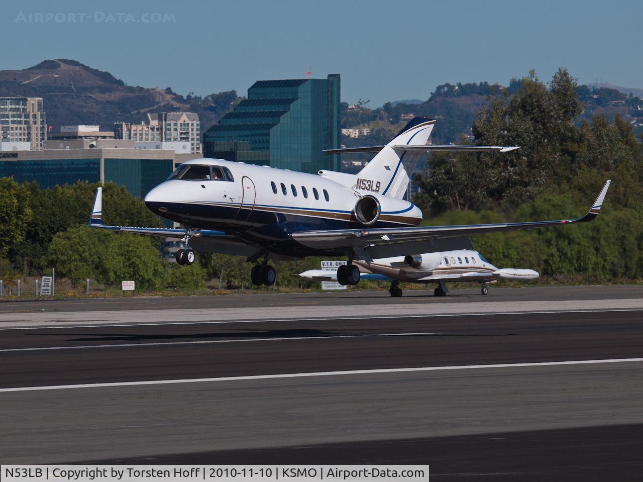 N53LB, 1997 Raytheon Hawker 800XP C/N 258332, N53LB arriving on RWY 21