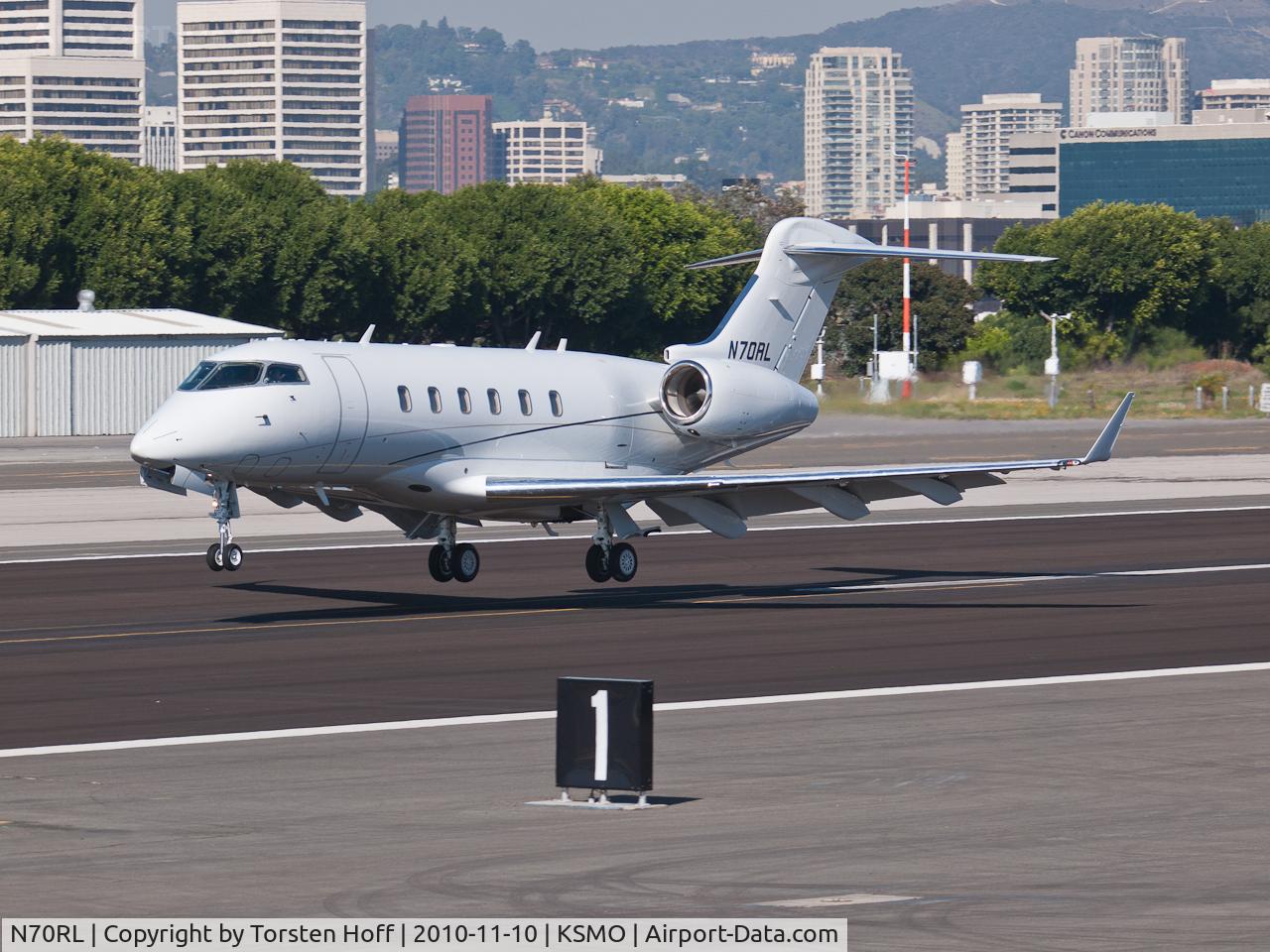 N70RL, 2007 Bombardier Challenger 300 (BD-100-1A10) C/N 20159, N70RL arriving on RWY 21