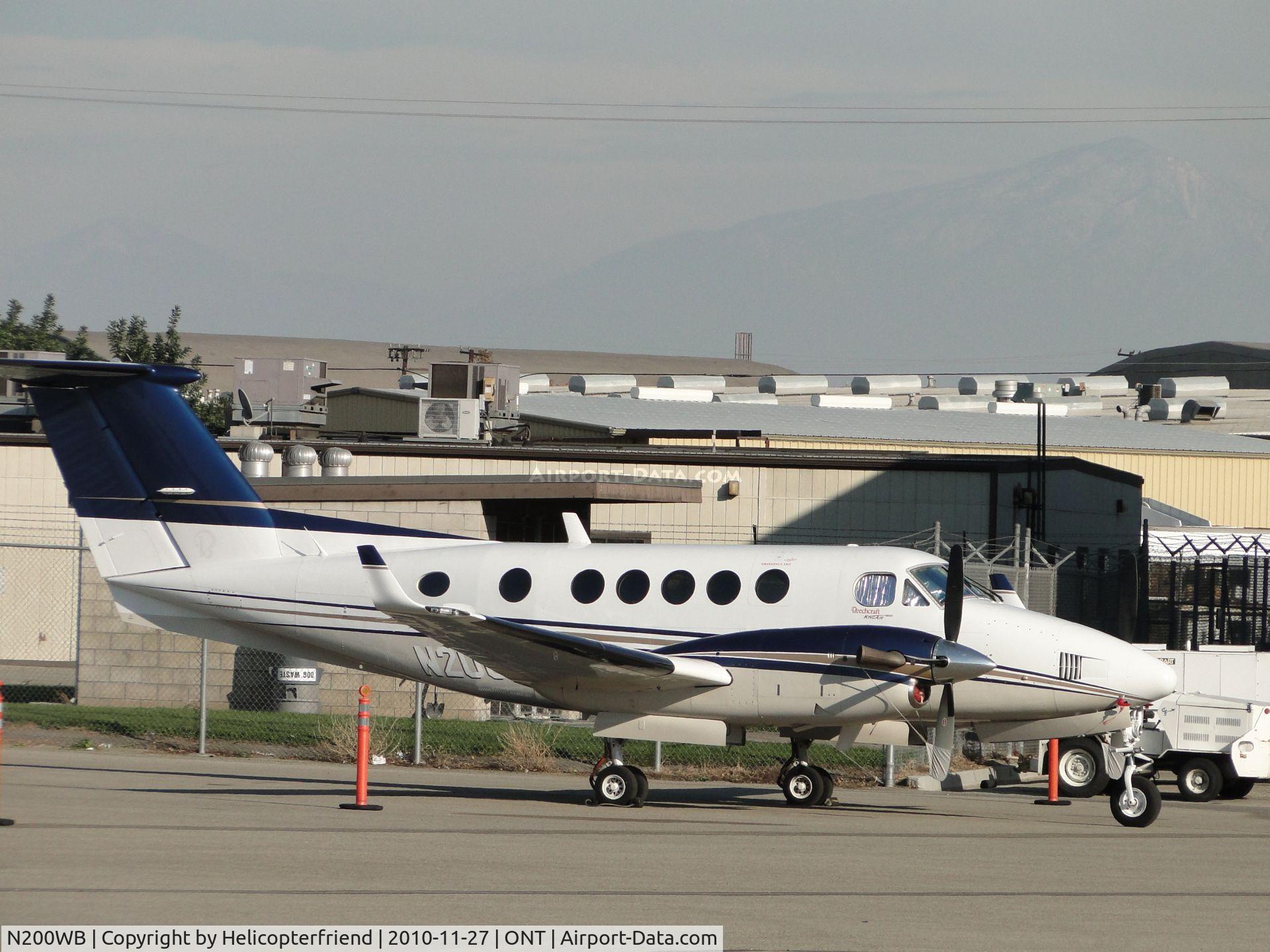 N200WB, 2001 Raytheon B200 King Air C/N BB-1754, Parked on the southside