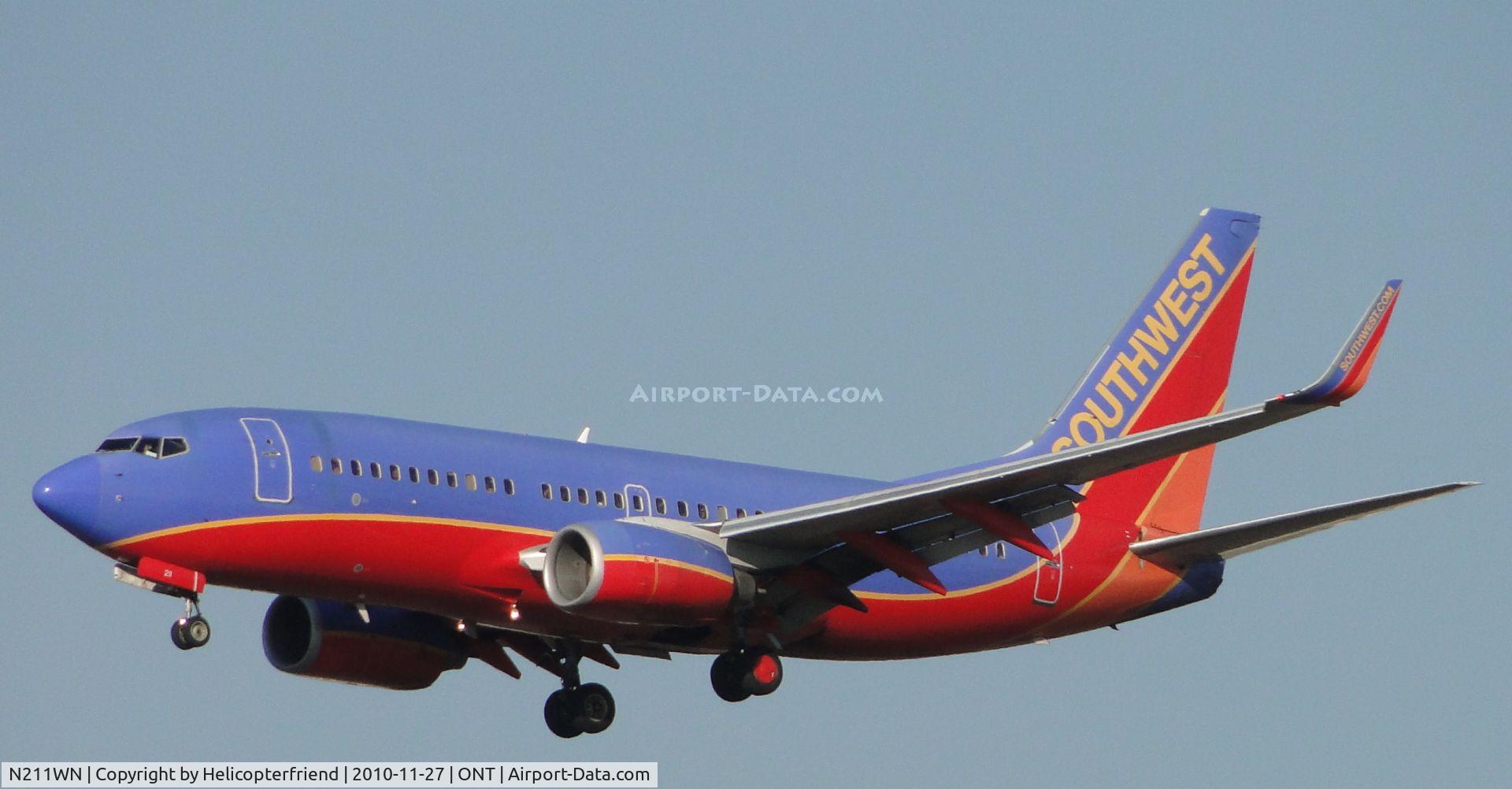 N211WN, 2005 Boeing 737-7H4 C/N 34163, On final approach to runway 26R