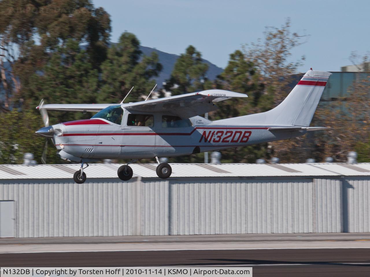 N132DB, 1978 Cessna T210M Turbo Centurion C/N 21062466, N132DB arriving on RWY 21