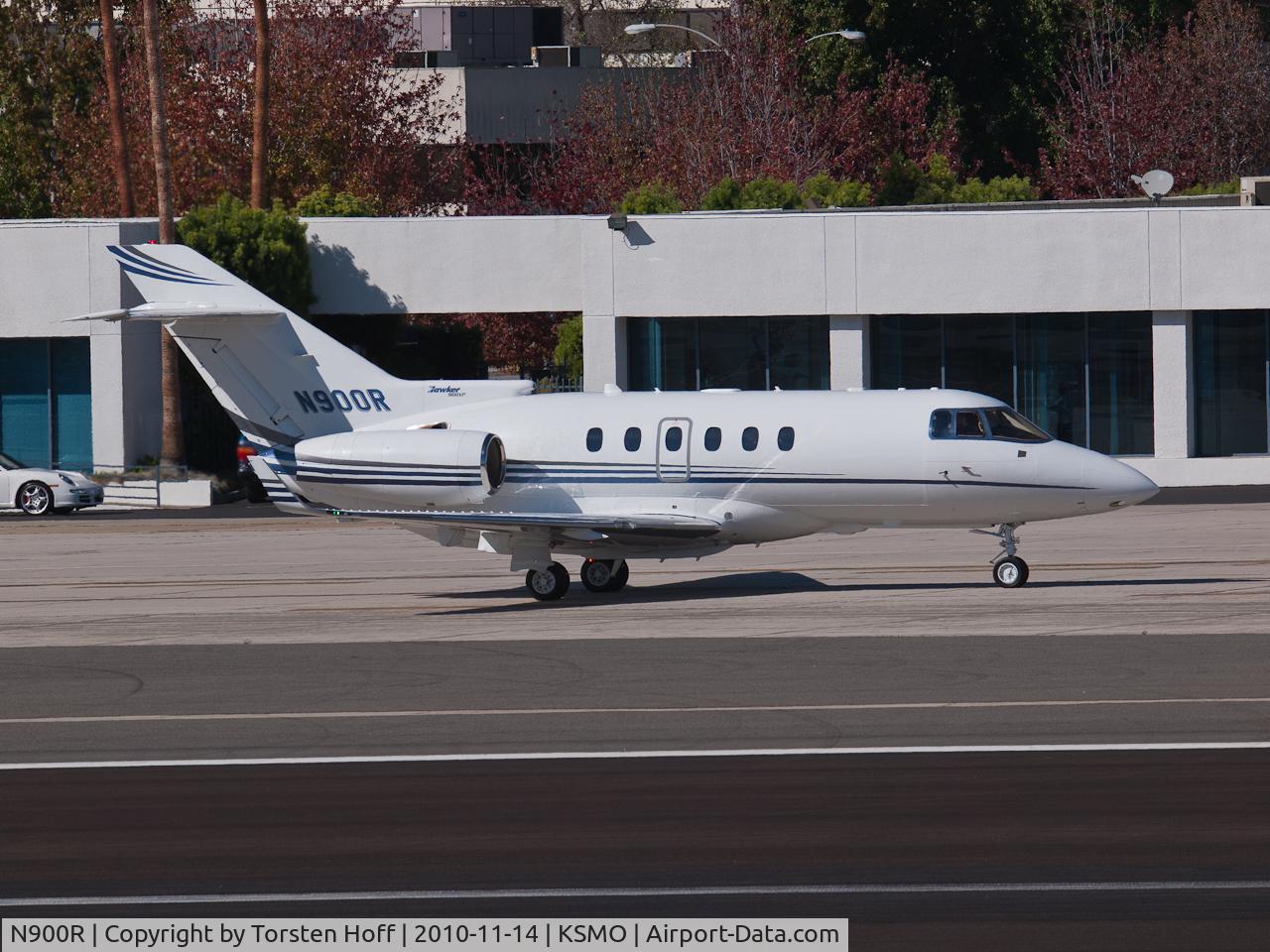 N900R, 2007 Hawker Beechcraft Corp HAWKER 900XP C/N HA-0013, N900R taxiing