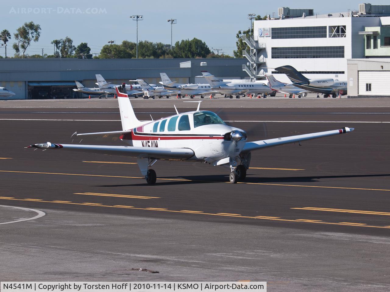 N4541M, 1978 Beech A36 Bonanza 36 C/N E-1232, N4541M taxiing