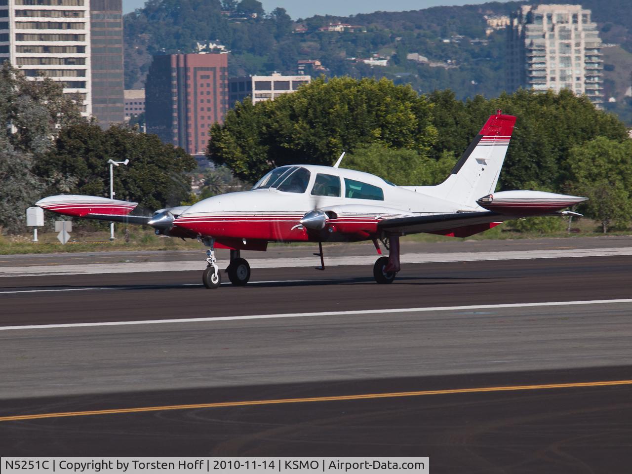 N5251C, 1978 Cessna T310R C/N 310R1526, N5251C departing from RWY 21