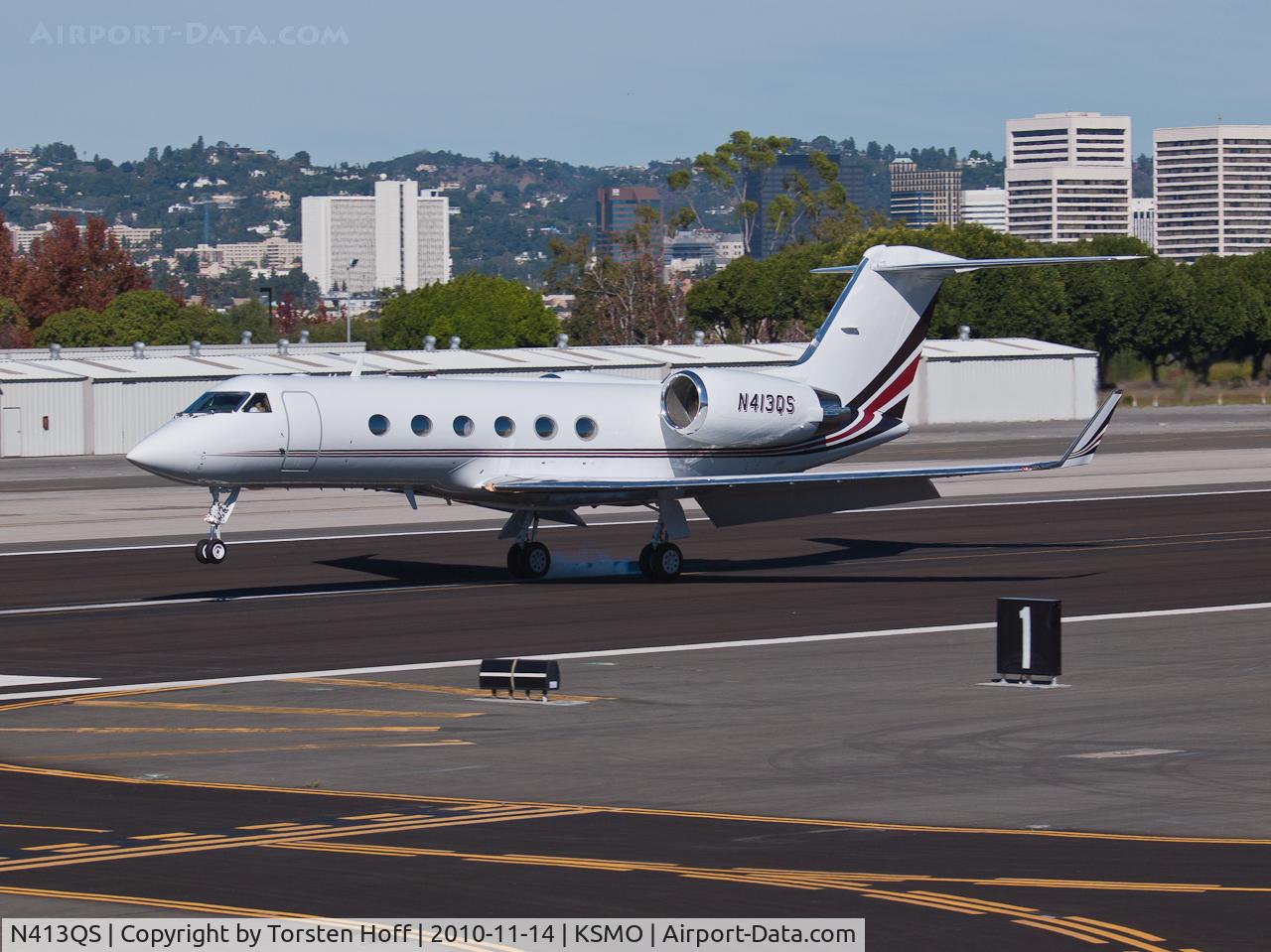 N413QS, 2004 Gulfstream Aerospace G-IV (G400) C/N 1521, N413QS arriving on RWY 21