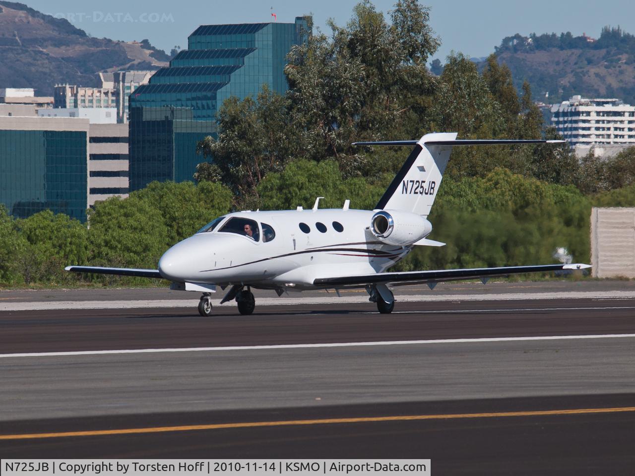 N725JB, 2007 Cessna 510 Citation Mustang C/N 510-0030, N725JB departing from RWY 21