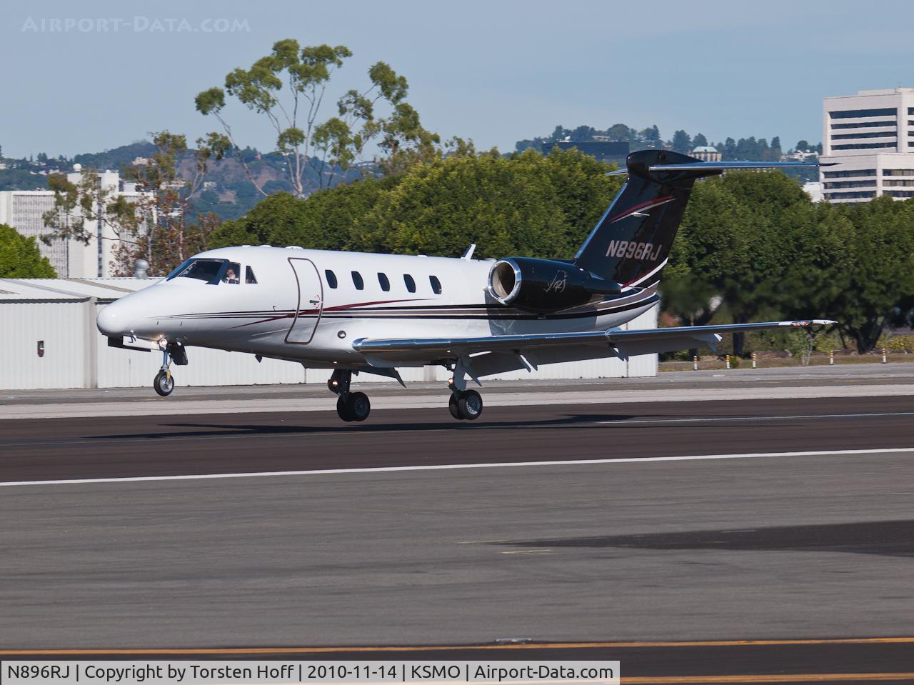 N896RJ, 1990 Cessna 650 C/N 650-0178, N896RJ arriving on RWY 21