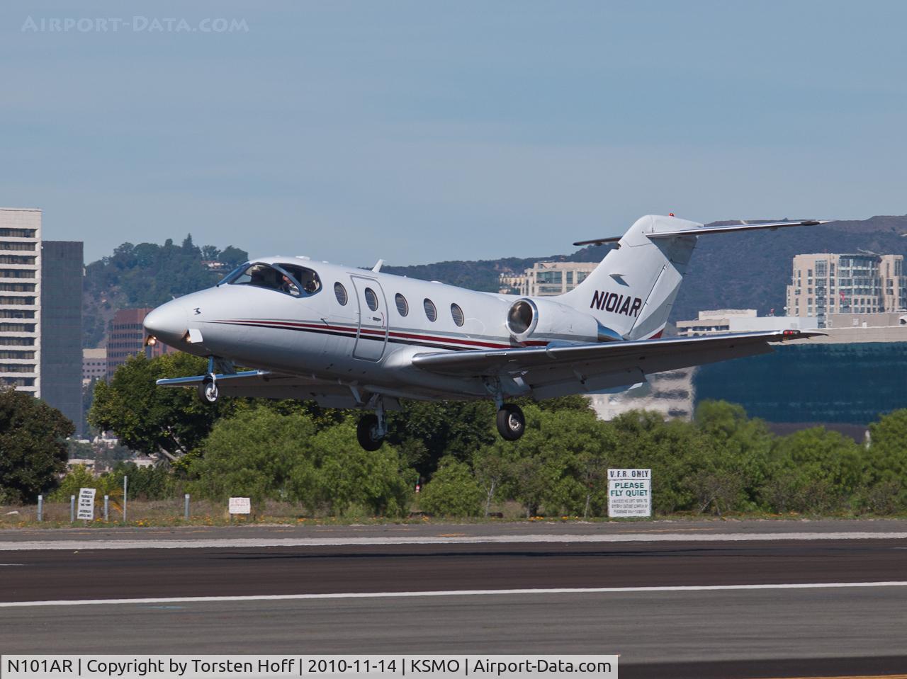N101AR, 2008 Raytheon Beechjet 400A C/N RK-461, N101AR arriving on RWY 21
